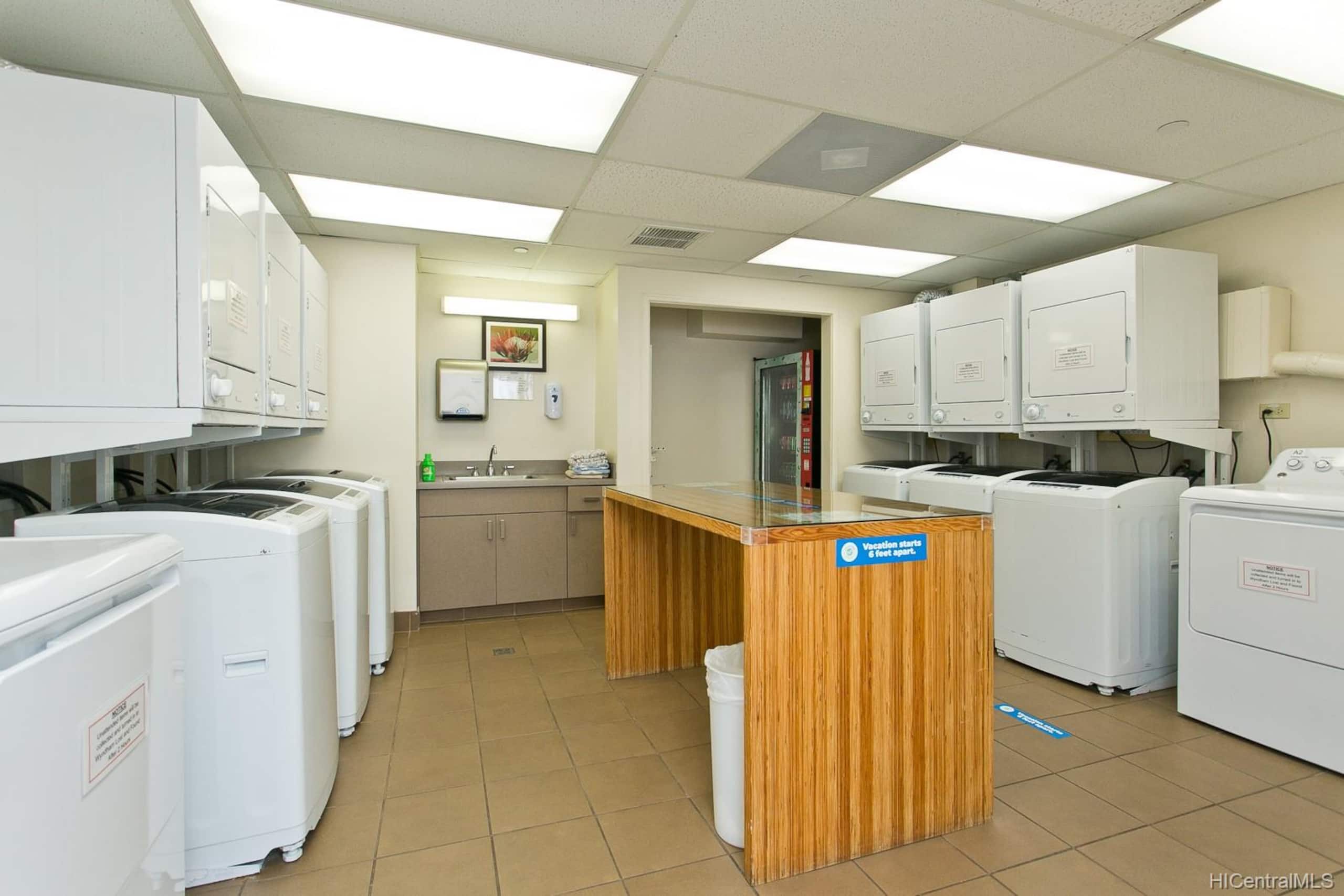 RG 1905 | Royal Garden QN Studio⁕Full Kitchen⁕3Cap - Image 15