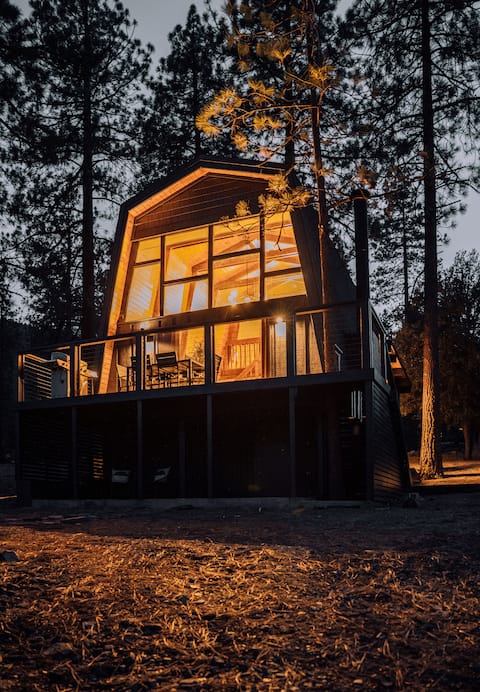 Stylish Escape on Private Road | Spa • EV • Pets