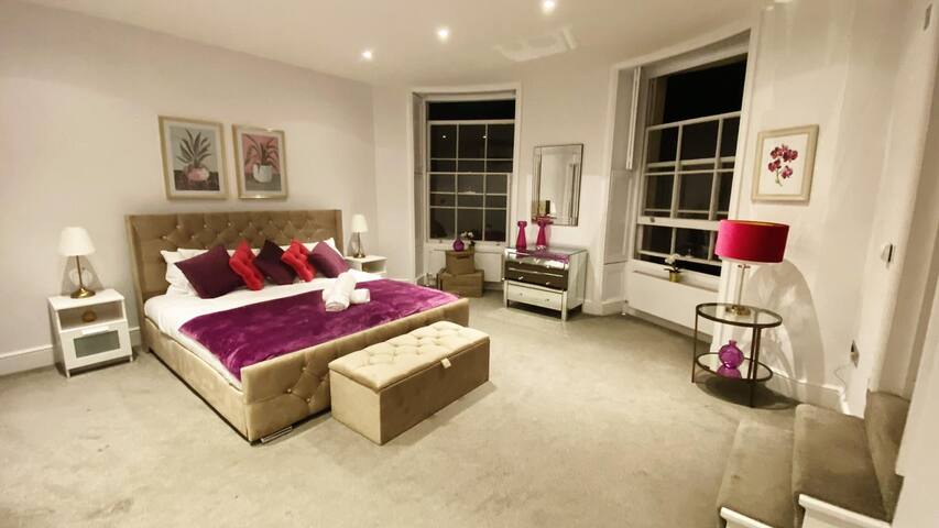 Modern and chic 2bed 2bath located in Marylebone gallery image 5