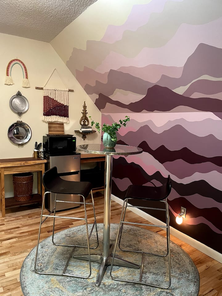 Spacious Two-bedroom With A View On The East Side - Asheville, NC
