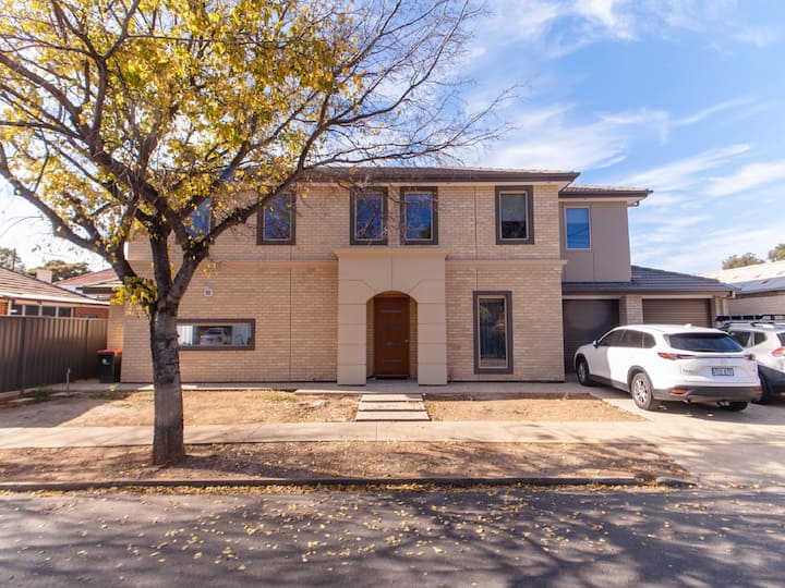 Unwind Terrific Prospect 'Beau Of The City' Houses for Rent in