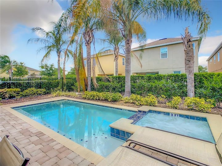 Encore Villa/Waterpark/Theater Room/2 Games rooms! Houses for Rent in