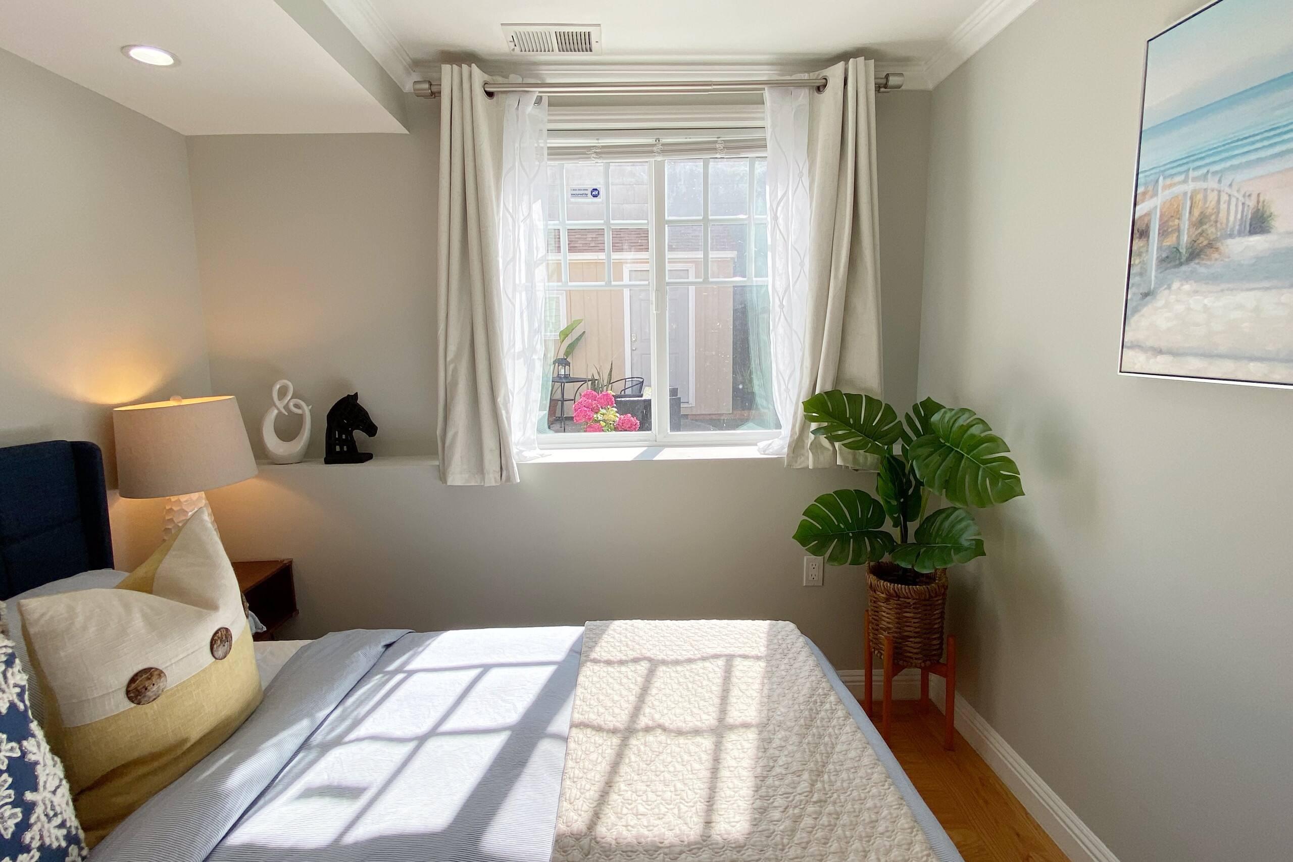Cozy 3/2 private unit with charming yard relax - Image 16