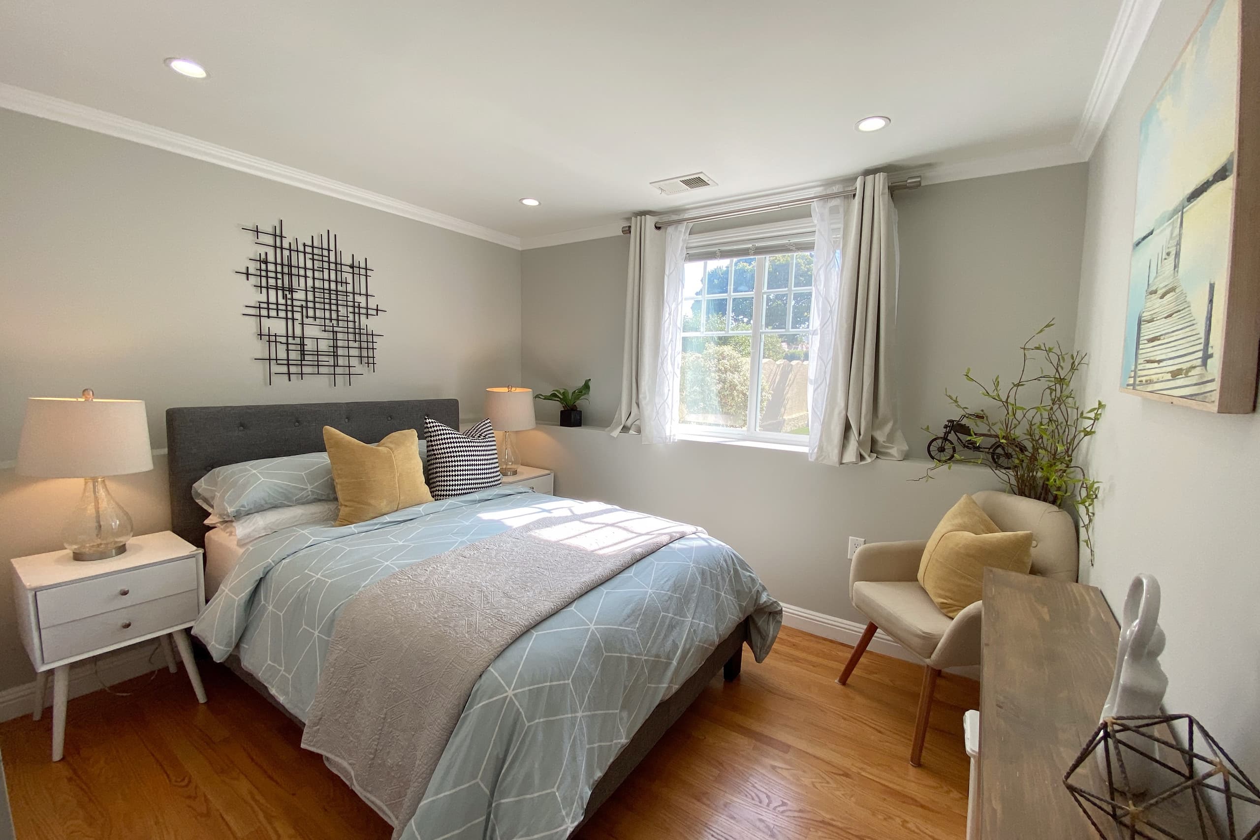 Cozy 3/2 private unit with charming yard relax - Image 12