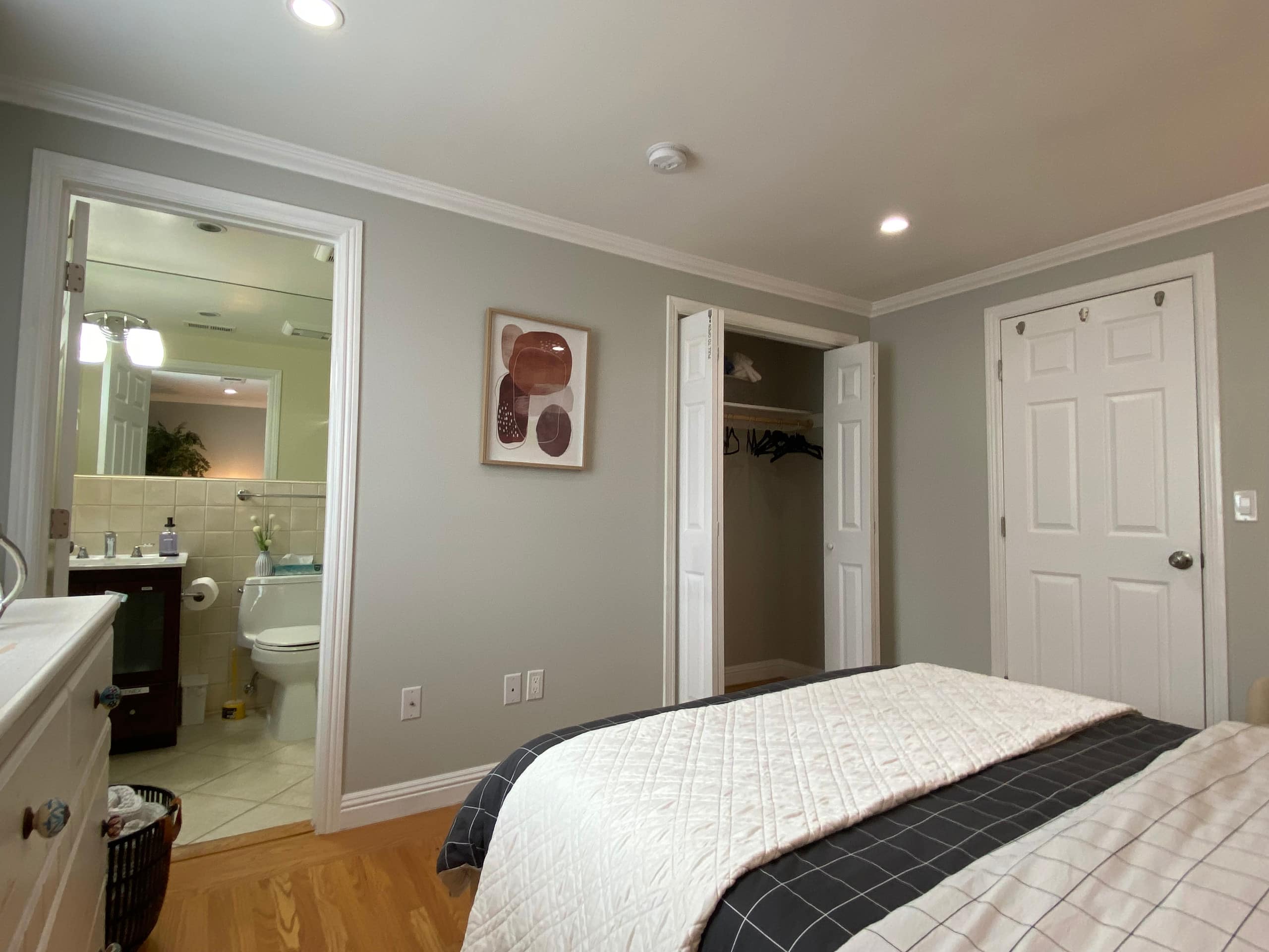 Cozy 3/2 private unit with charming yard relax - Image 10