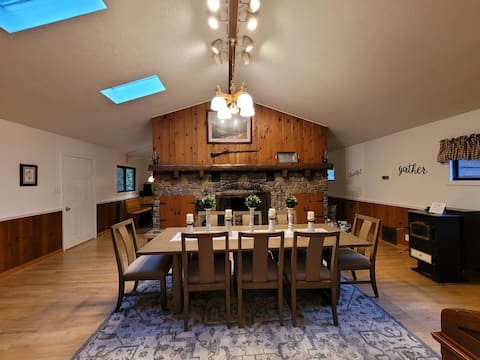 Cozy Cabin, Zip Line, Fire Pit, Swimming Pool