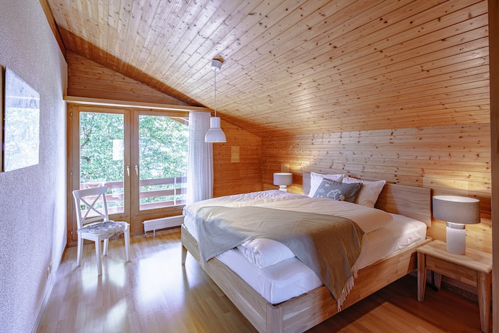 room 1, King size bed 180×200 cm, private bathroom