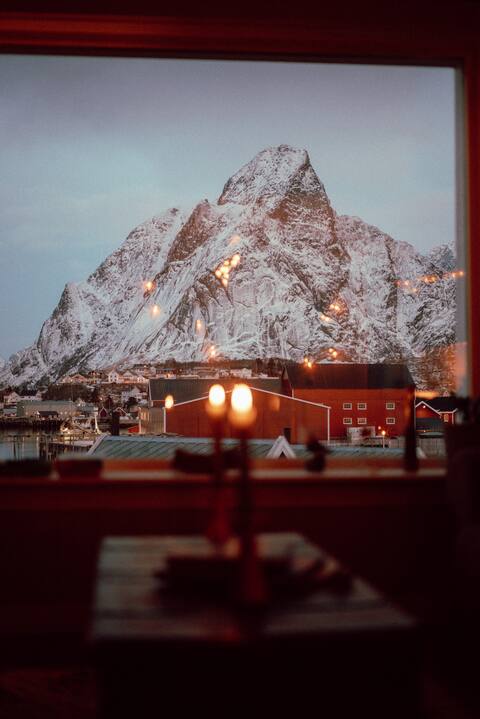 Reine Front View - Mountain & seaview