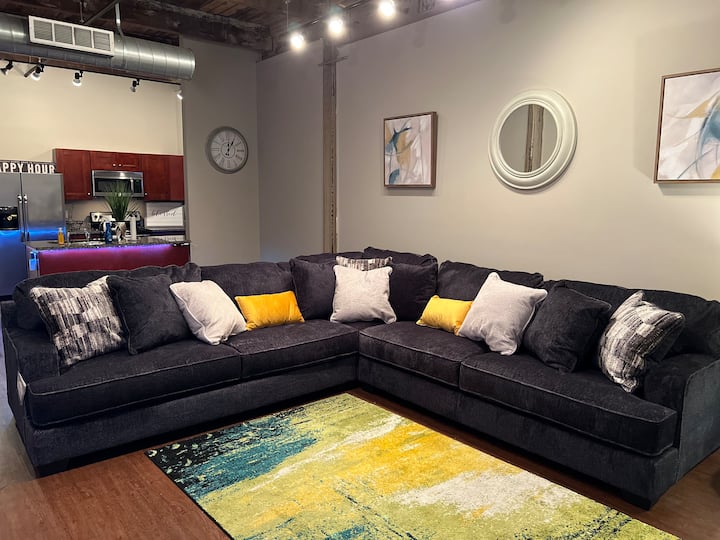 Spacious 1BR Downtown Memphis Apt! Walk to Beale! Lofts for Rent in