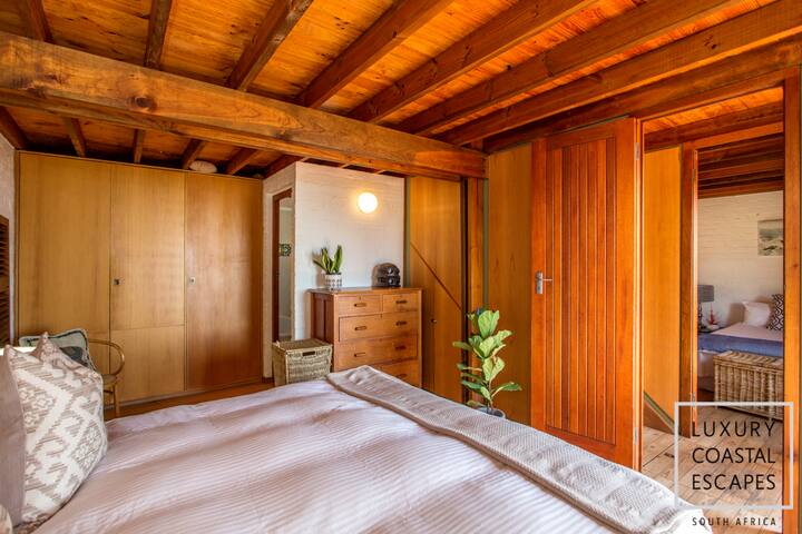 Prime Surf & Sunset views in unique Kommetjie home gallery image 2