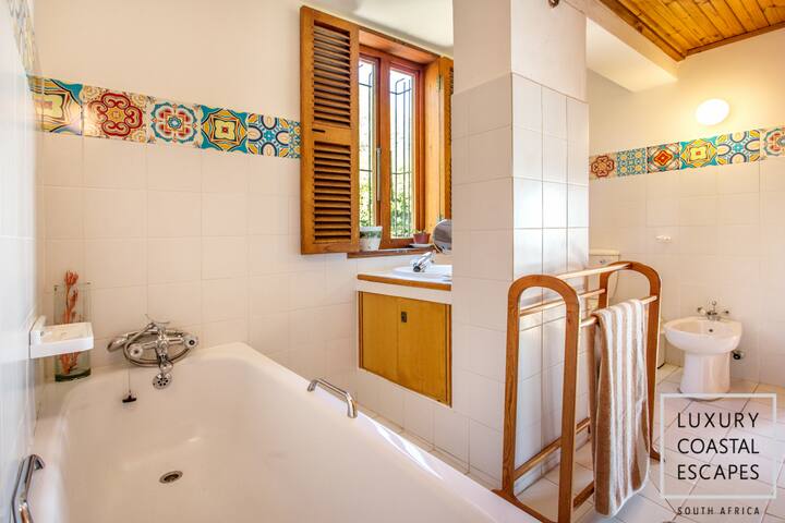 Prime Surf & Sunset views in unique Kommetjie home gallery image 5