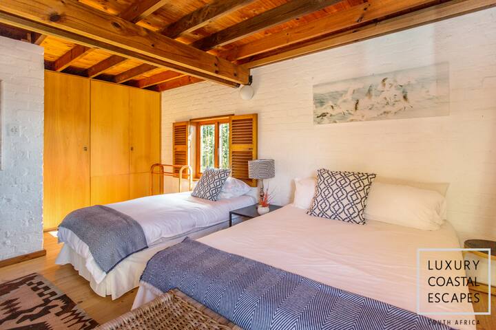 Prime Surf & Sunset views in unique Kommetjie home gallery image 4