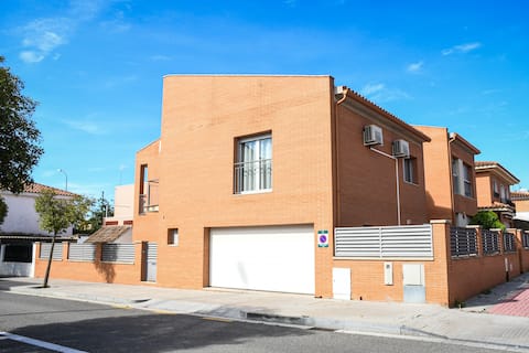 Spacious villa with garden and barbecue area.