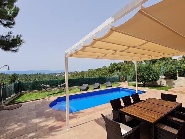 VILLA ROSES with swimming pool & mountain view gallery image 4