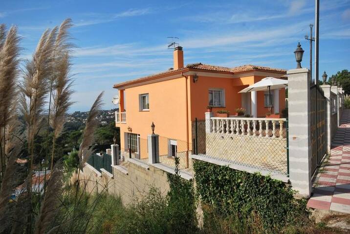 VILLA ROSES with swimming pool & mountain view gallery image 5