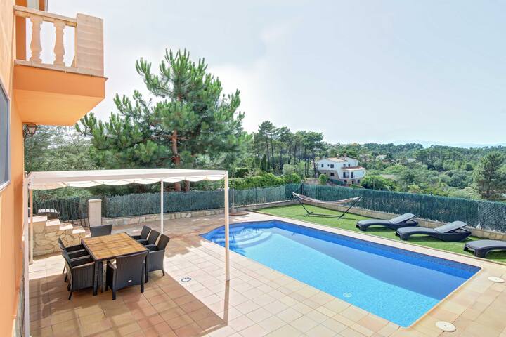 VILLA ROSES with swimming pool & mountain view gallery image 3