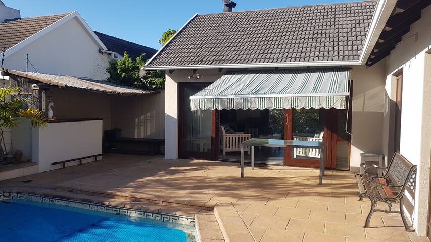 Sunny, Spacious 3 bedroom home with Study & Pool gallery image 3