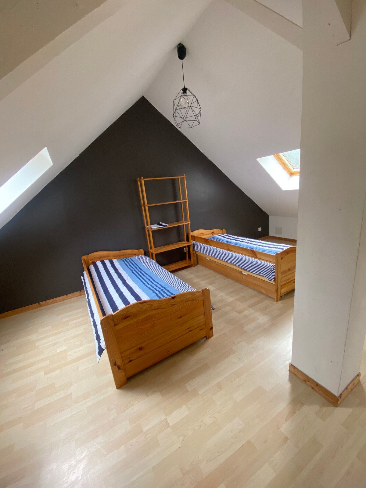 2 beds 90x200 bedroom with velux