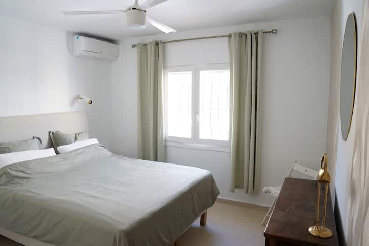 Საძინებელი 1 ზედა სართული