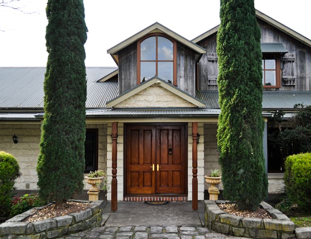The George at Yering – Yarra Valley – Farmhouse