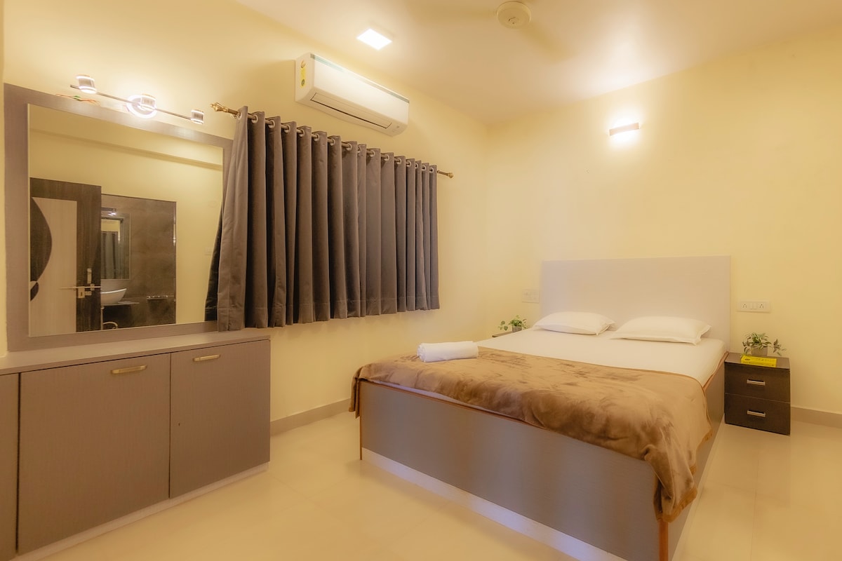 エアコン完備の寝室を備え、最大限の快適さ。