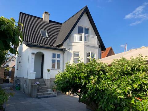 Charming house, lovely terrace, close to Copenhagen C