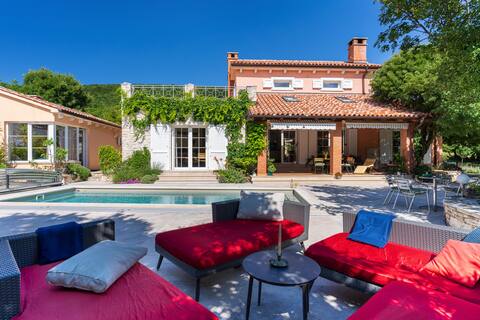 VILLA ARTE 5*- surrounded by GREENERY - not far from the SEA