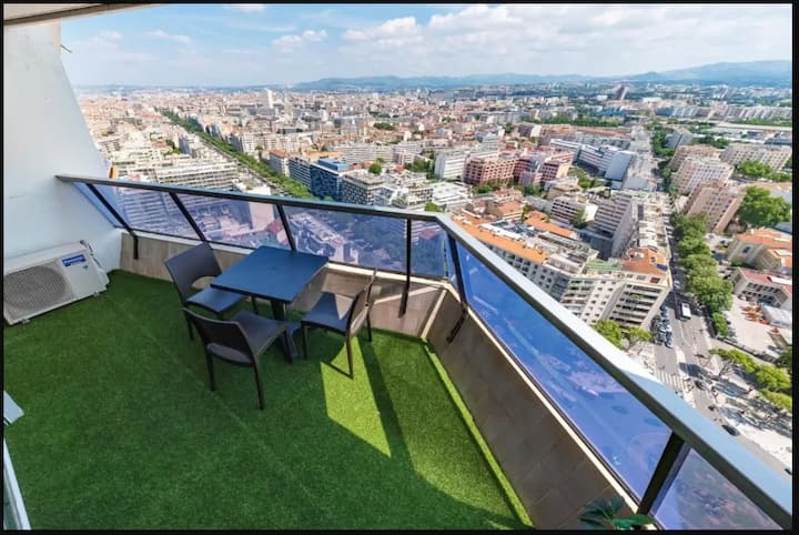 Apartment T2, breathtaking view of Marseille