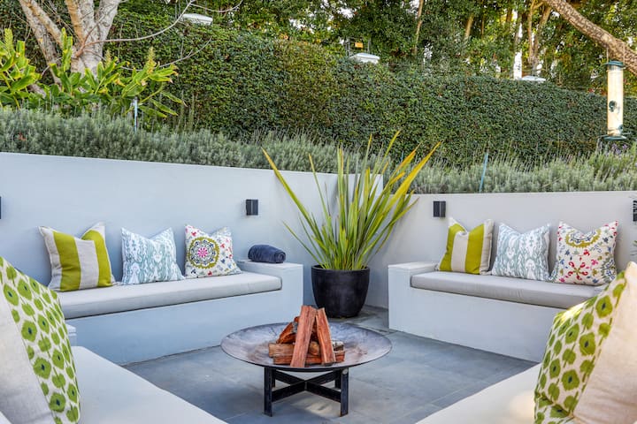 Luxury 5-Bedroom Villa in Upper Constantia