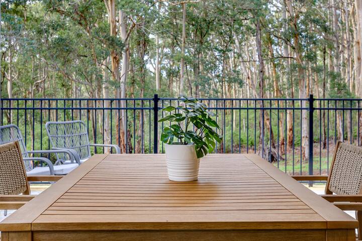 Karri Forest Vista-peaceful home with forest views gallery image 5