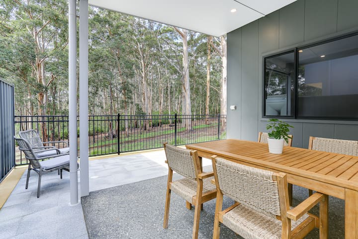 Karri Forest Vista-peaceful home with forest views