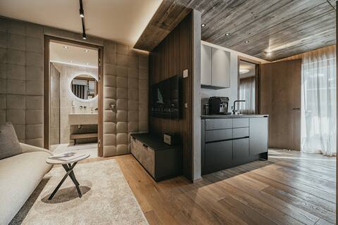 Black Eagle: Luxury Alpine Loft w/ Full Amenities