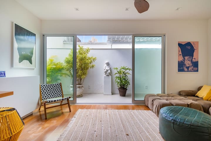 Spacious Ipanema Penthouse with Veranda & Patio