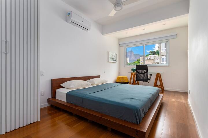 Spacious Ipanema Penthouse with Veranda & Patio gallery image 2