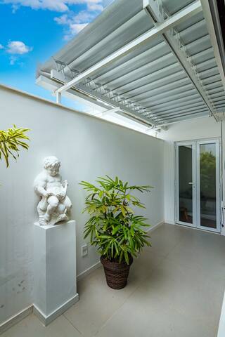 Spacious Ipanema Penthouse with Veranda & Patio gallery image 5