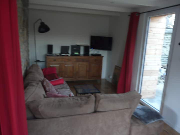 Სატელევიზიო შეზლონგი გარემონტდა 2022 წლის ბოლოს. Კარიბჭე ნანგრევებზე წასასვლელად, რომელიც ზაფხულში ტერასად გამოდგება.
Მეტი კომფორტი ზამთარში.
Ნაწილი, რომელიც შეიძლება გადაკეთდეს 140 ადამიანისგან შემდგარ დამატებით საწოლად.