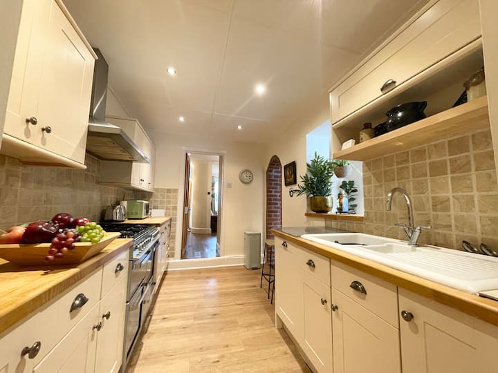 PenzanceCharming family home3 bed 2 bathrooms Houses for Rent in