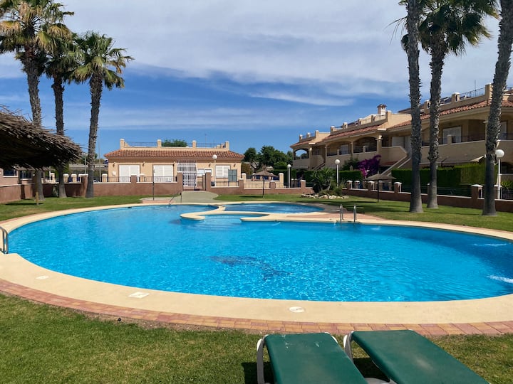 Agradable Bungalow Con Piscina En Urb. Riomar - La Manga