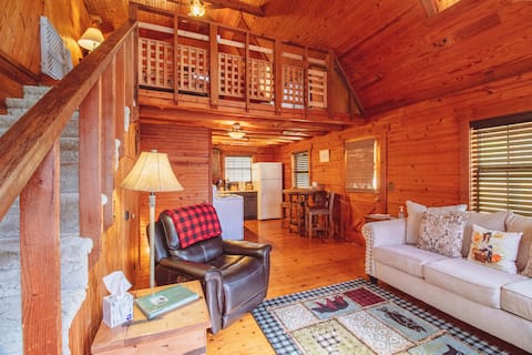 Bear Creek Cabin - Rustic Splendor in the Ozarks