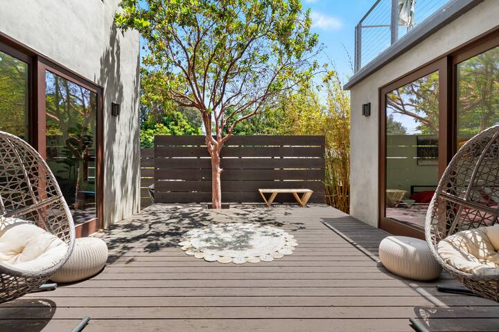 Large Modern House by Santa Monica + Venice gallery image 4