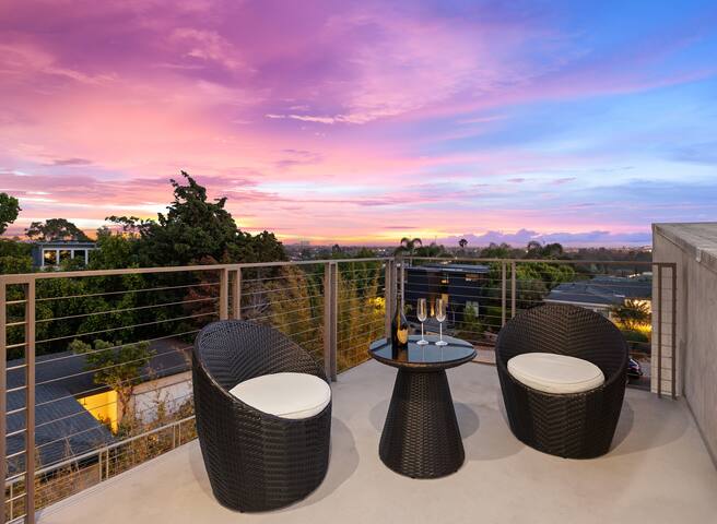 Large Modern House by Santa Monica + Venice gallery image 3