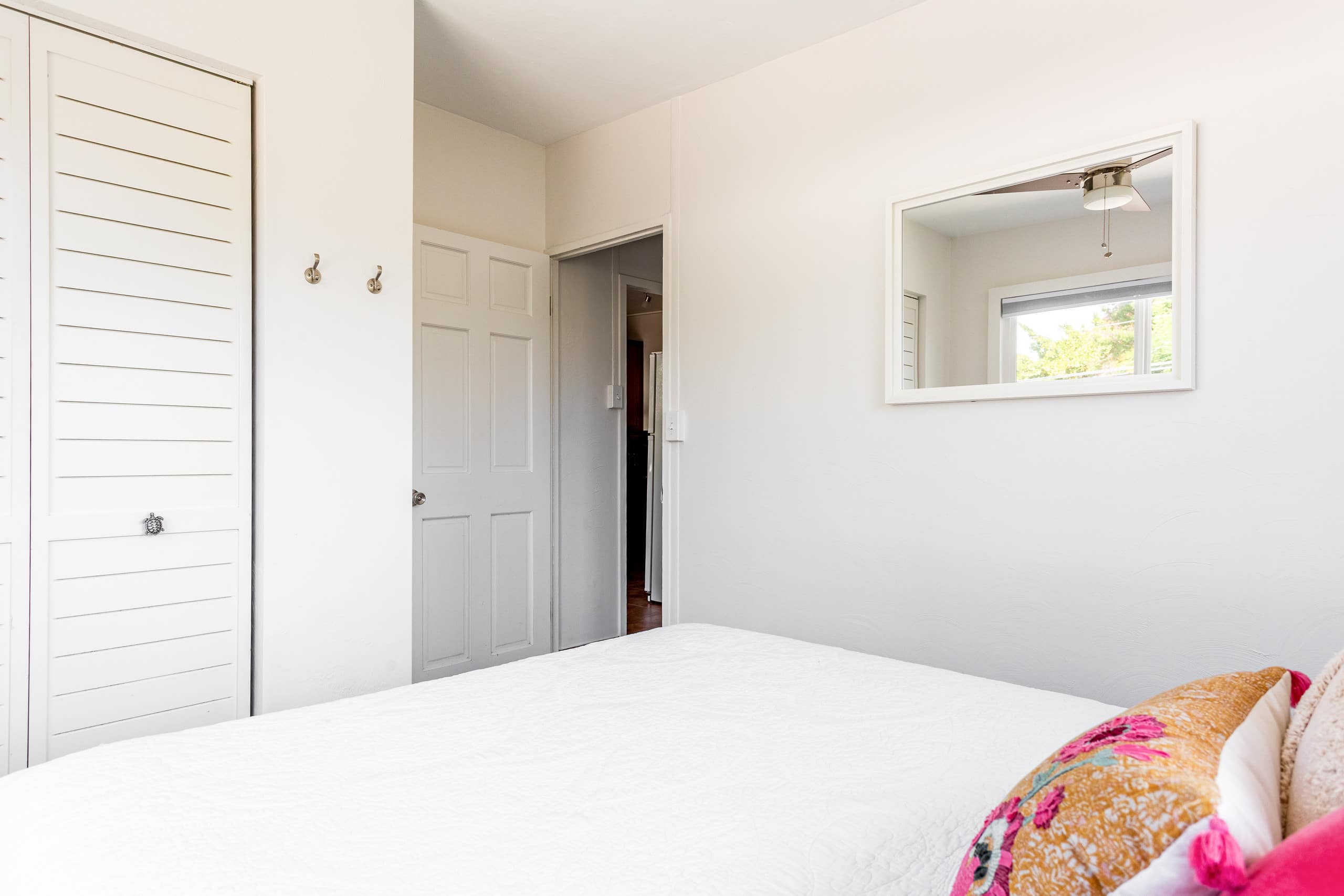Bungalow D* Laid‑Back Cozy* 2BD*AC*Across Beach - Image 12
