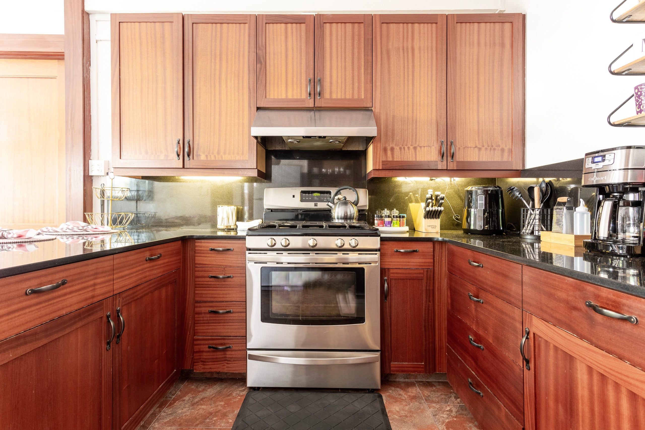Bungalow D* Laid‑Back Cozy* 2BD*AC*Across Beach - Image 7
