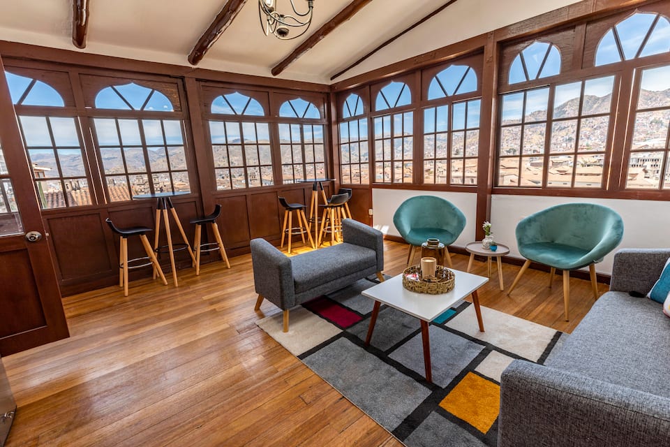 Top-earning Airbnb listing in Distrito de Cusco, 6 bedrooms