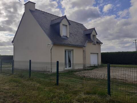 Warm and quiet house in Roz Landrieux