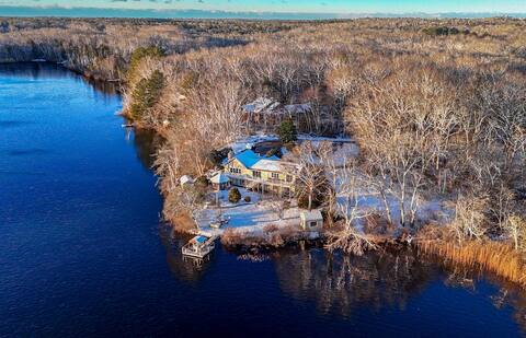 2 Acre Lakefront Getaway (Kayak/Firepit/Fishing)