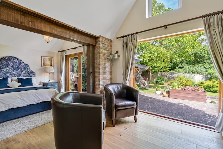 Comfortable, Self-contained, Double Suite. - Cotswolds