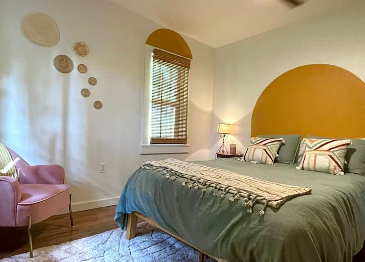 Downstairs queen size bedroom