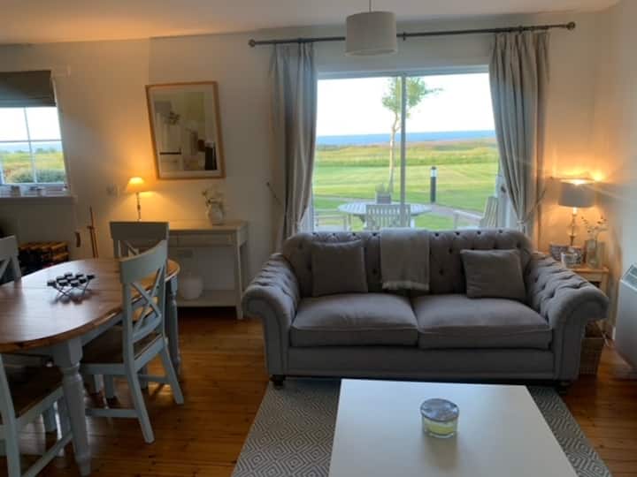 St Andrews 2 Bedroom Cottage with golf & sea view Houses for Rent in