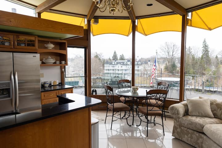 Weathervane Tower Suite - Charlevoix, MI